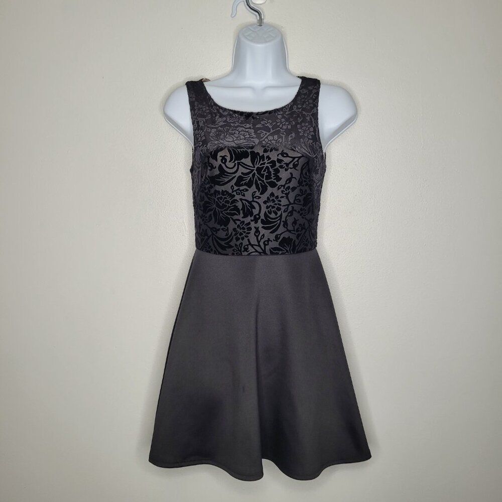 y2k Wet Seal Black fit and flare velvet open back homecoming short mini dress xs